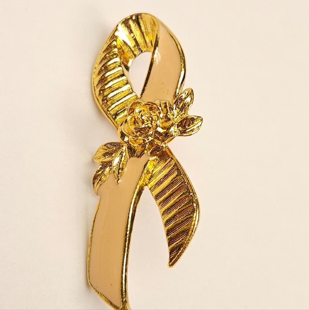 Vintage Avon Breast Cancer Awreness Ribbon Brooch